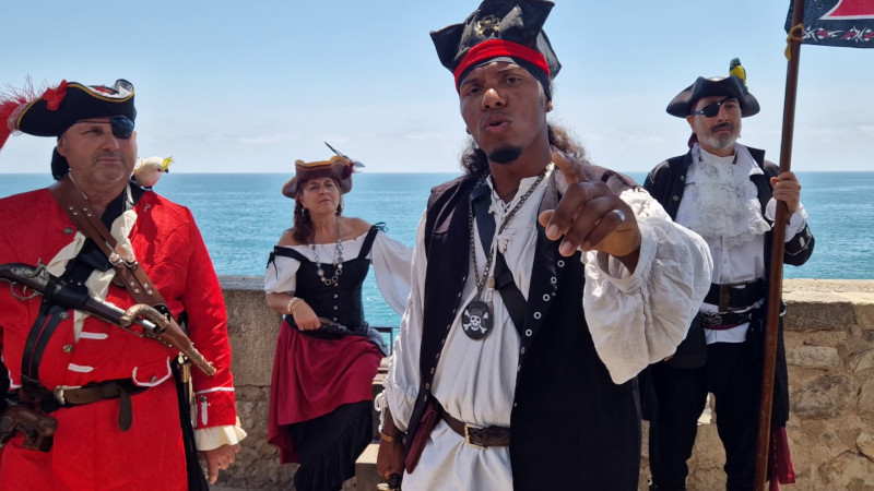 actividad de de piratas en el escape room exterior de peñíscola